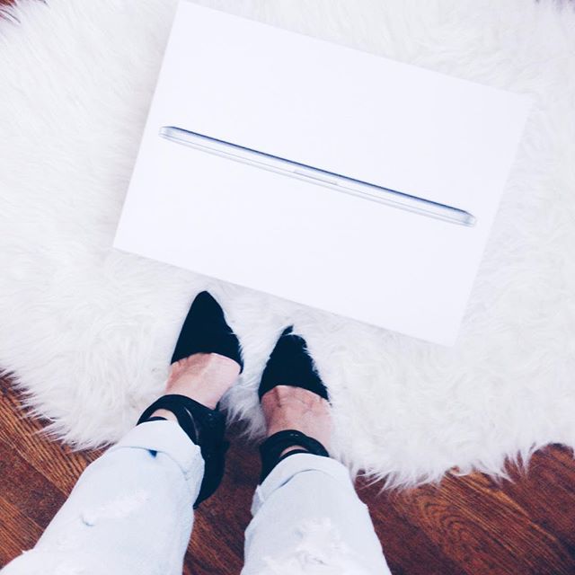 Hello new companion. You are stuck with me for like evs. #macpro #withretinadisplay #15inch #lezoemusingsstyle